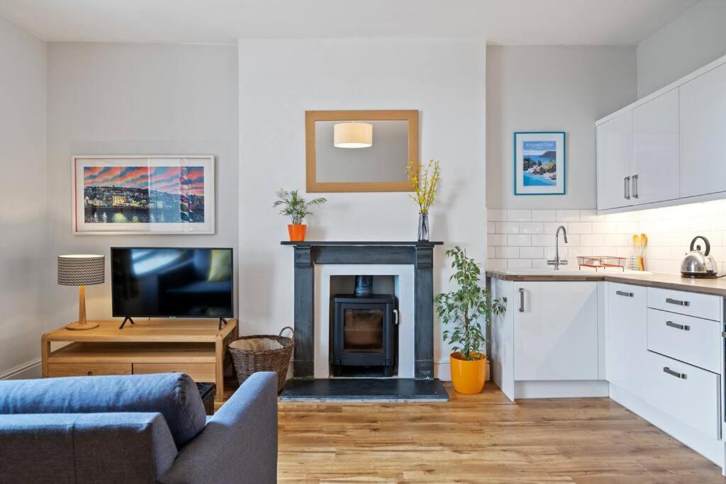 Pendennis - Bright Victorian Flat, Sea Views & Close To Beach Falmouth Extérieur photo