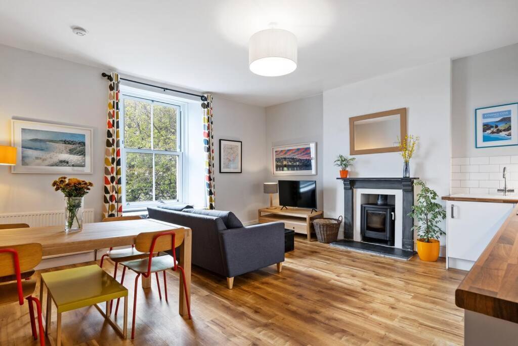 Pendennis - Bright Victorian Flat, Sea Views & Close To Beach Falmouth Extérieur photo