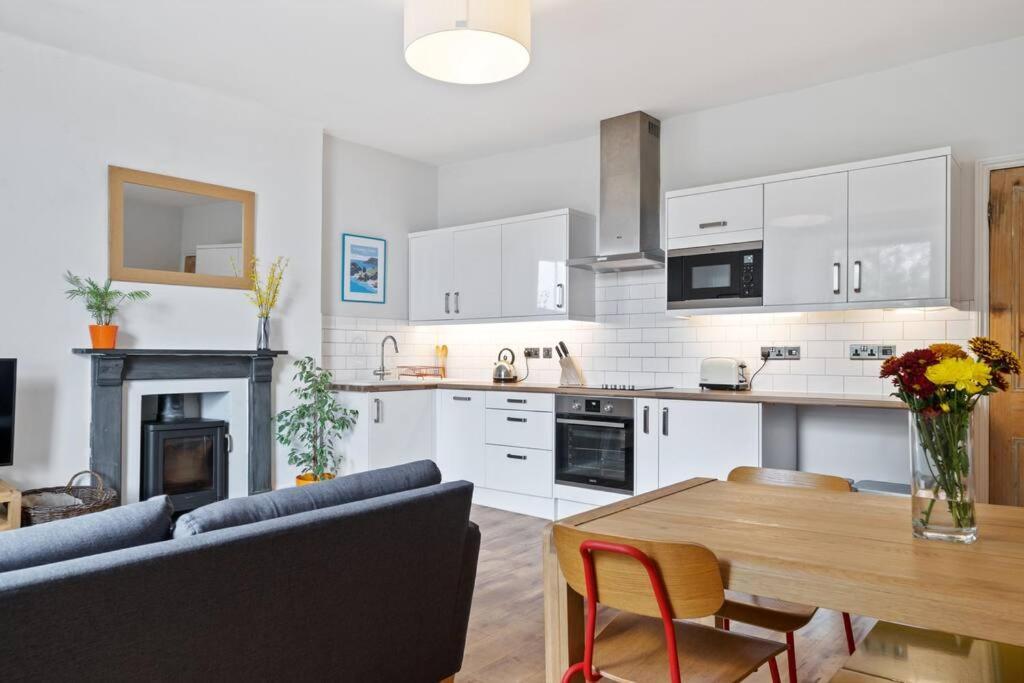 Pendennis - Bright Victorian Flat, Sea Views & Close To Beach Falmouth Extérieur photo